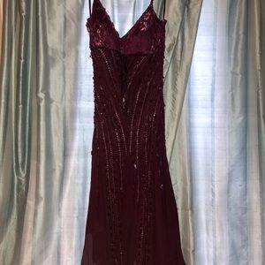 Midi embroidered maroon dress with straps, unworn